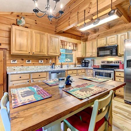 Waynesville Cabin With Covered Deck And Fire Pit! Lake Junaluska المظهر الخارجي الصورة