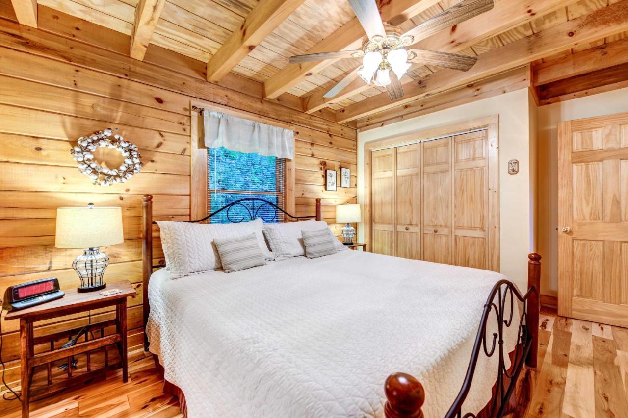 Waynesville Cabin With Covered Deck And Fire Pit! Lake Junaluska المظهر الخارجي الصورة