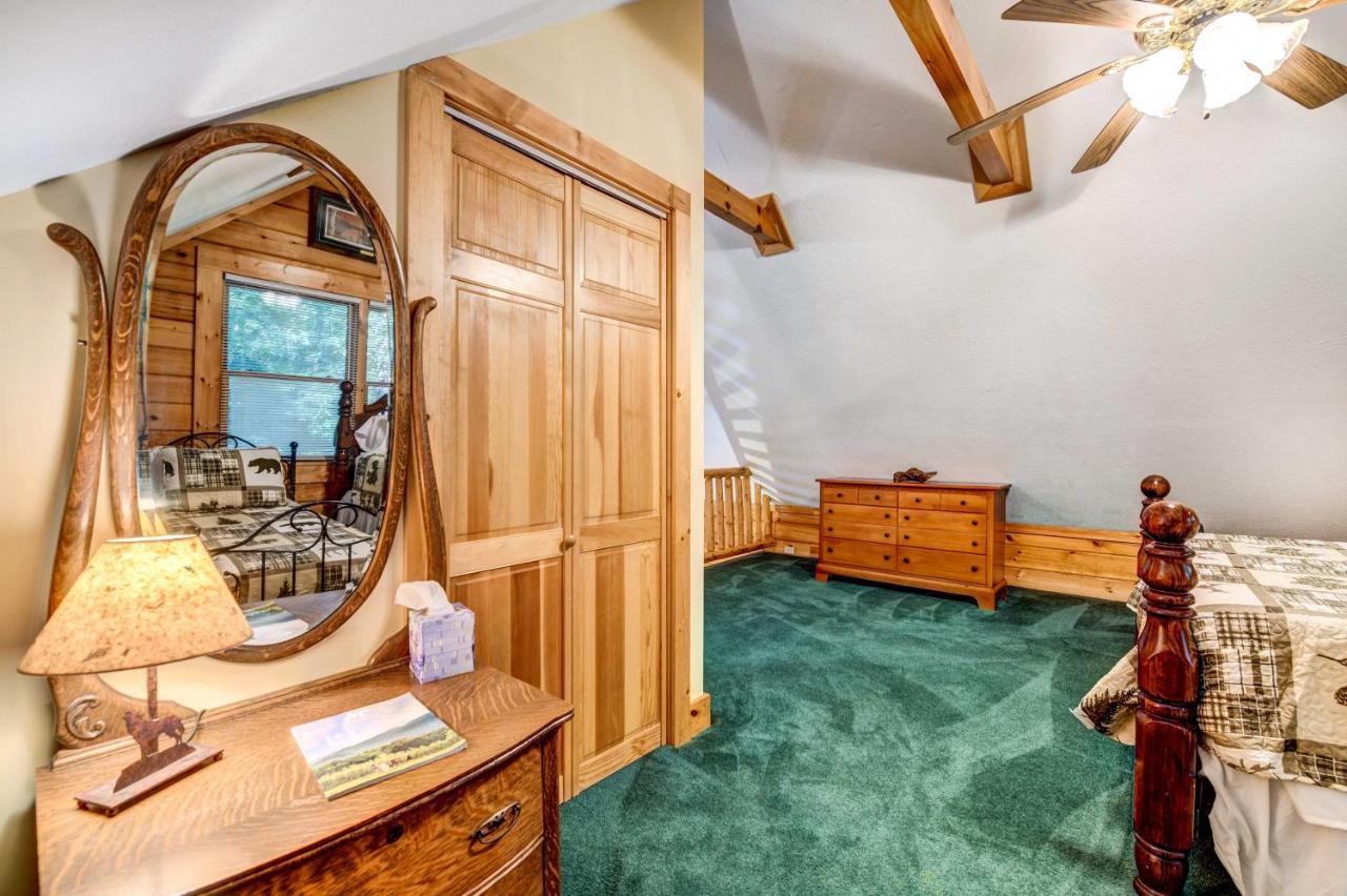 Waynesville Cabin With Covered Deck And Fire Pit! Lake Junaluska المظهر الخارجي الصورة