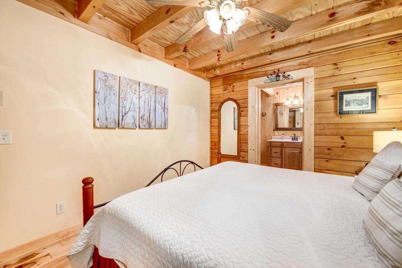 Waynesville Cabin With Covered Deck And Fire Pit! Lake Junaluska المظهر الخارجي الصورة